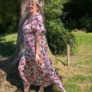 Robe longue –Décolleté dos – Modèle « Pivoine »