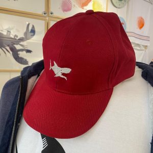 CASQUETTE ROUGE ENFANT REQUIN BLANC BRODE
