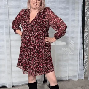 Robe courte a courte noir et rose