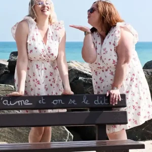 Robe courte fleurie cache-cœur femme