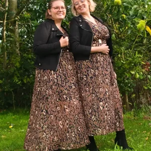 Robe marron longue : Oeillet