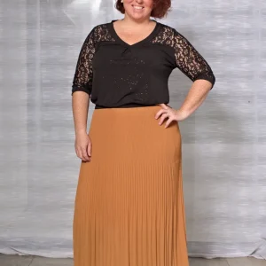 Top pailleté et manche dentelle